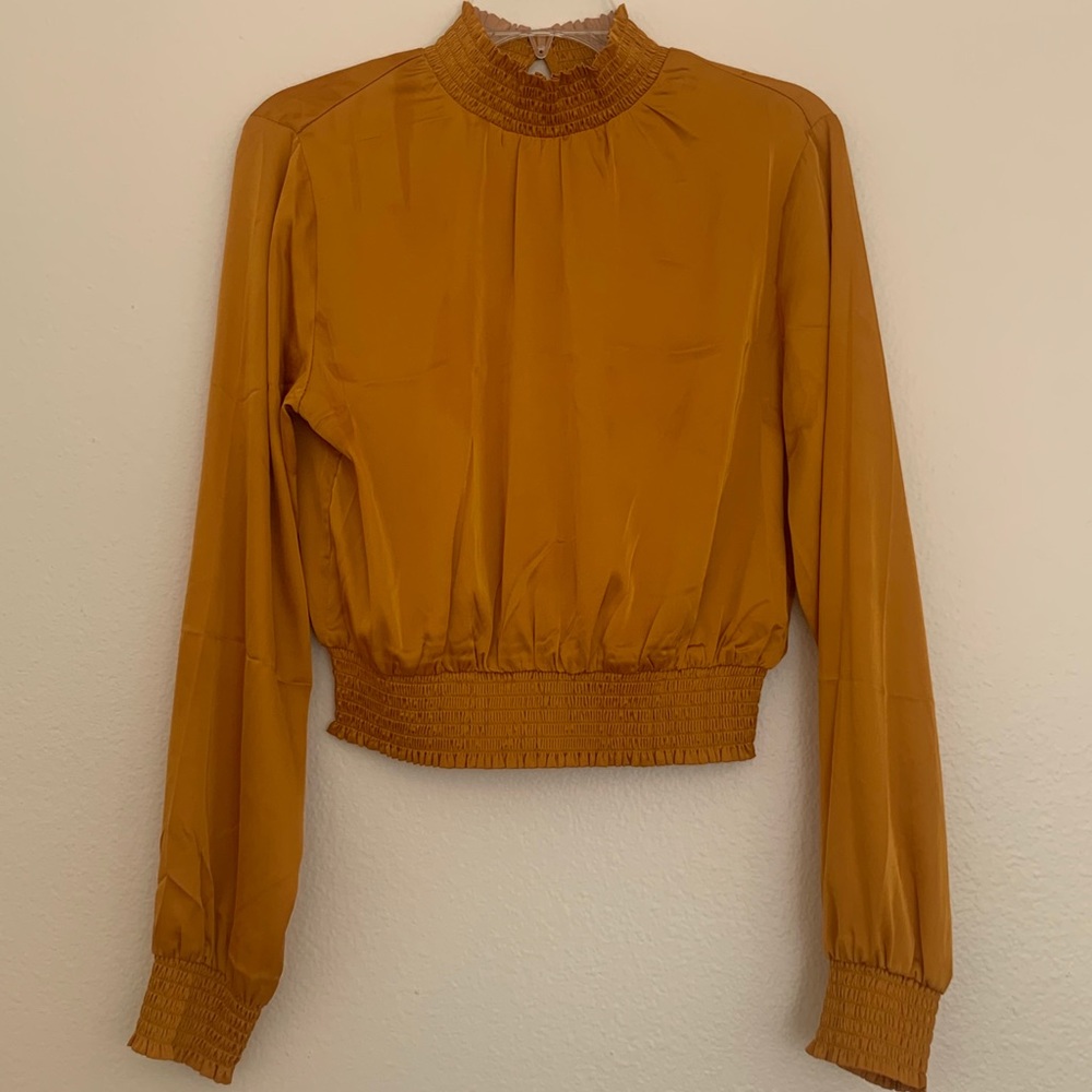 Forever 21 elegant golden shirt (Size M)